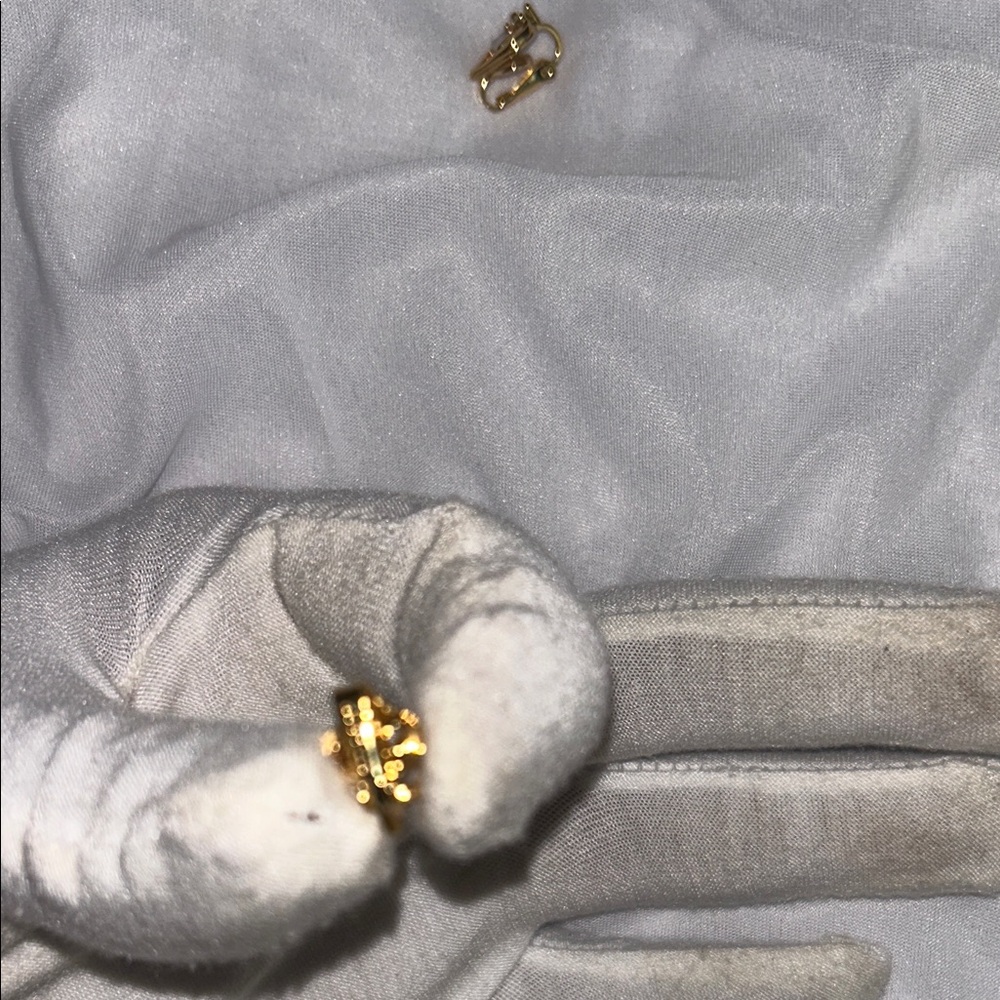 SIGNED NINA RICCI Vintage Gold Woven Clip-On Earrings - Picture 3 of 3